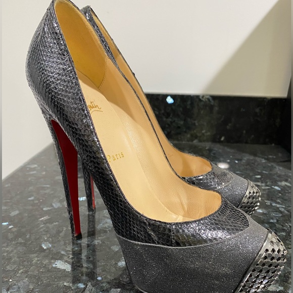 Christian Louboutin Paris - Picture 5 of 6